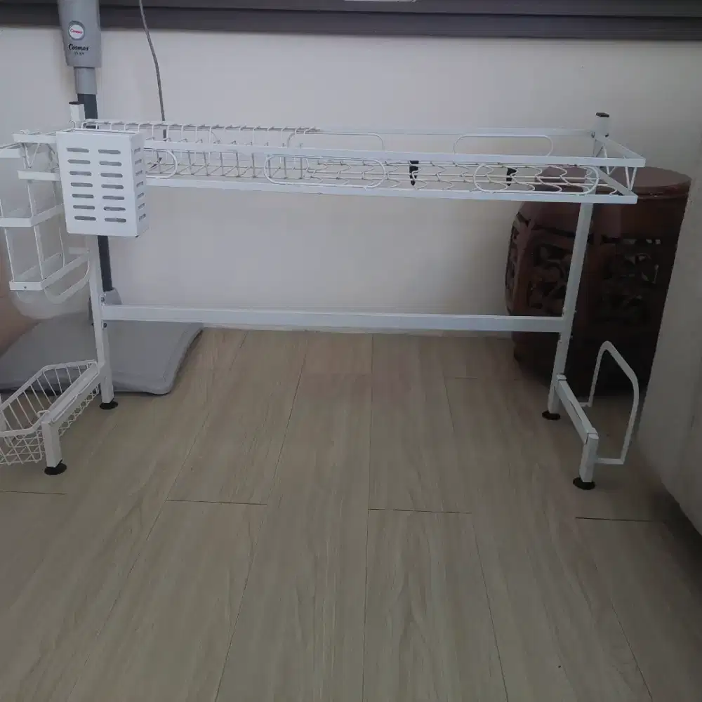 Rak piring wastafel