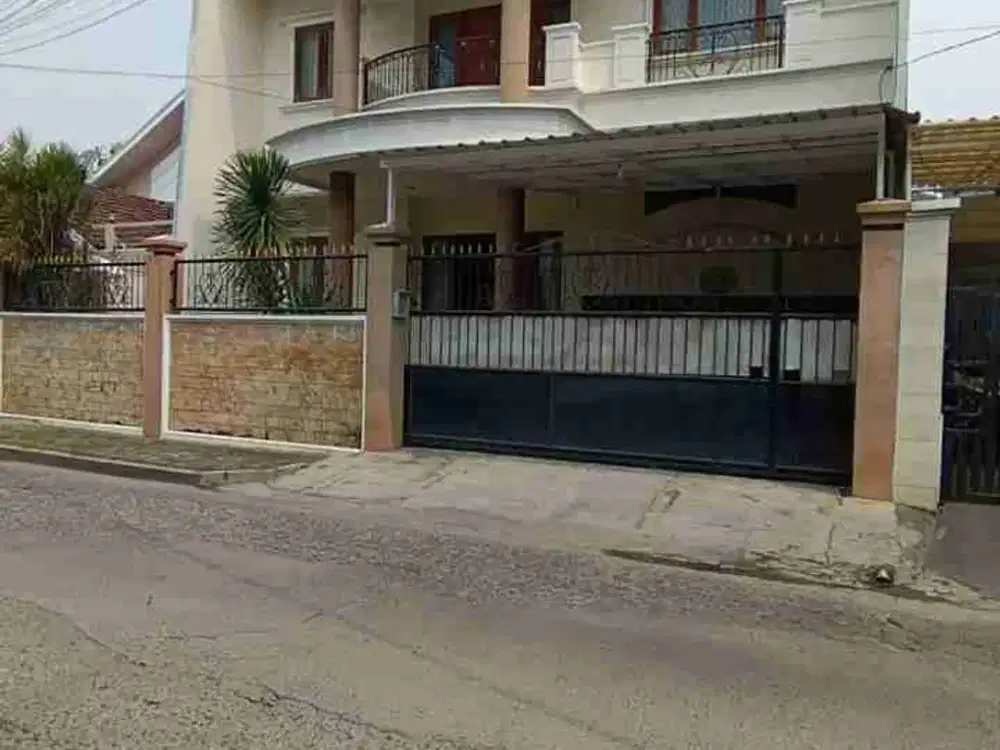 Dijual Rumah 2 Lantai di Jatiwaringin Pondok Gede, Bekasi. Rumah Terawat dan Siap Huni.