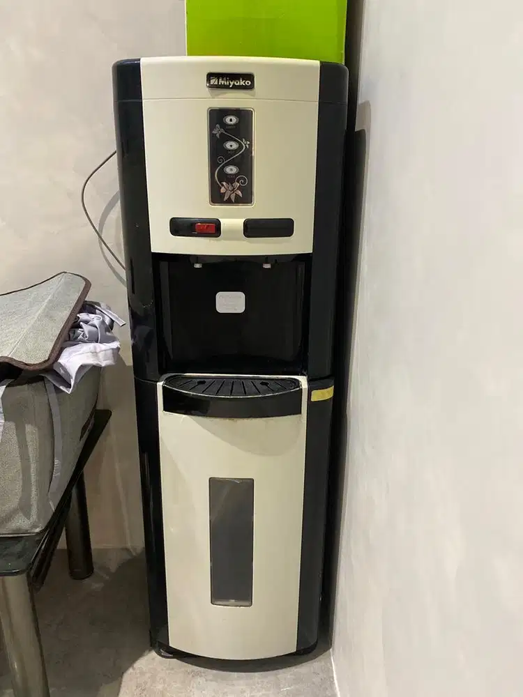 Dispenser galon bawah