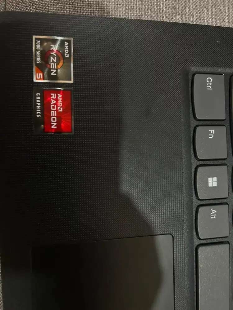 Laptop Lenova IdeaPad Slim 3 Ryzen5 15AMN8