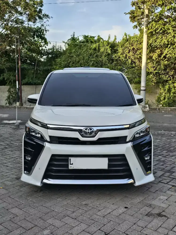 Toyota VOXY 2018 pmk 2019