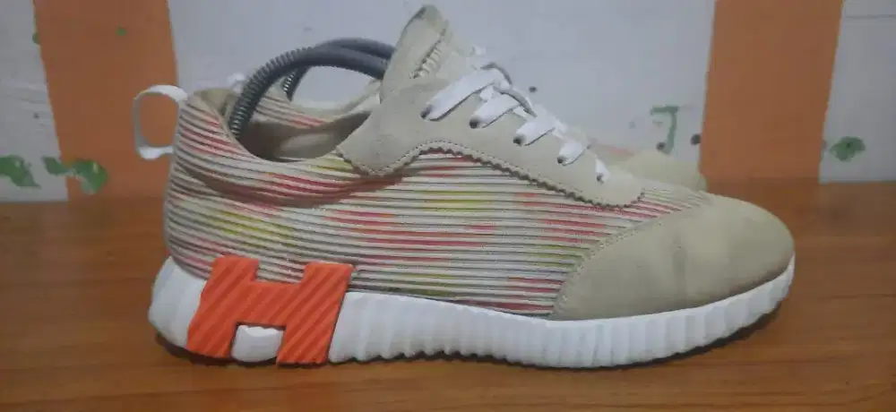 Hermes bouncing 42