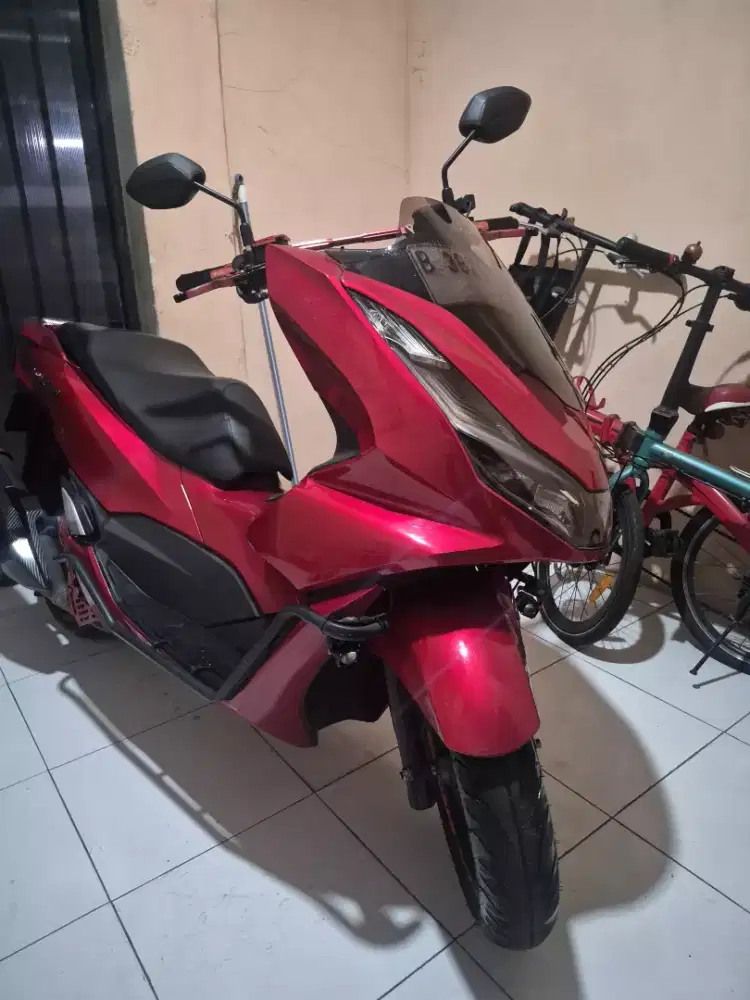 Honda PCX red 2023
