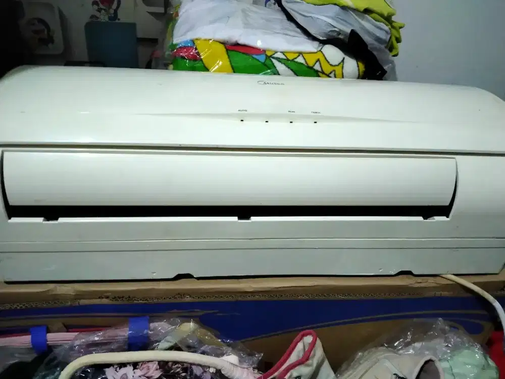 Dijual AC merk Midea second