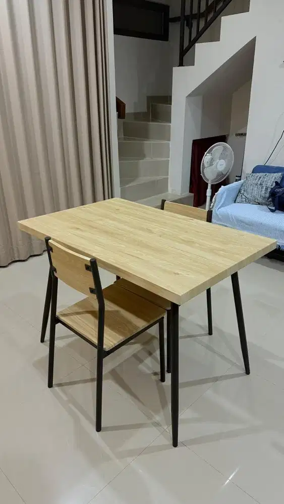 Set meja makan informa