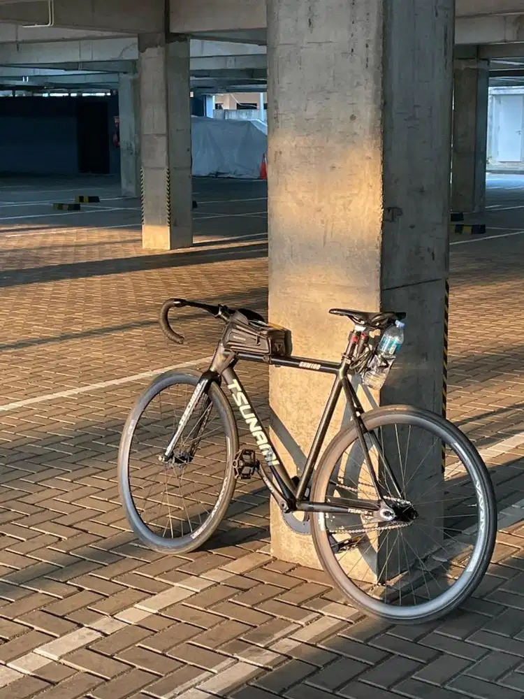 Sepeda Fixie Tsunami SNM 100 Black - White | Torpedo