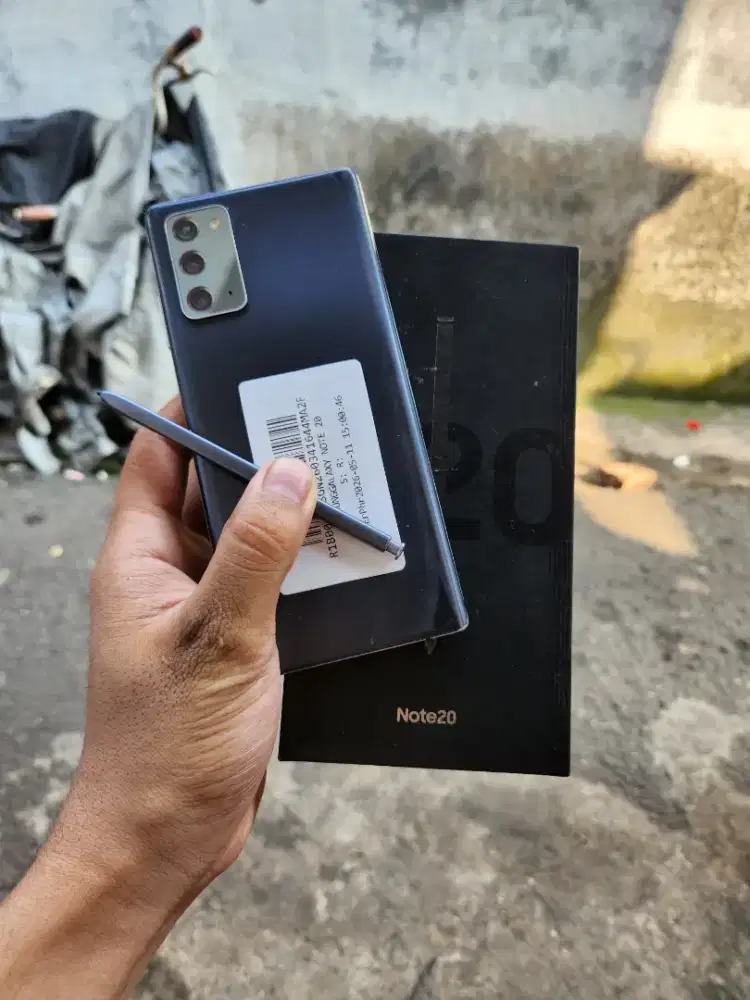 Samsung NOTE 20. Resmi