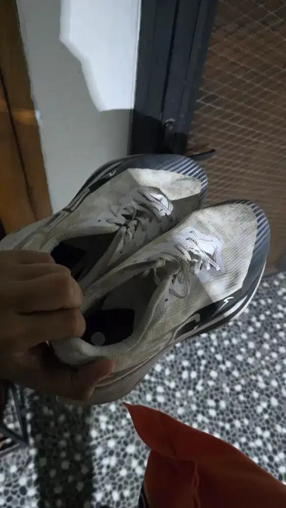 Sepatu lari Specs sie 46