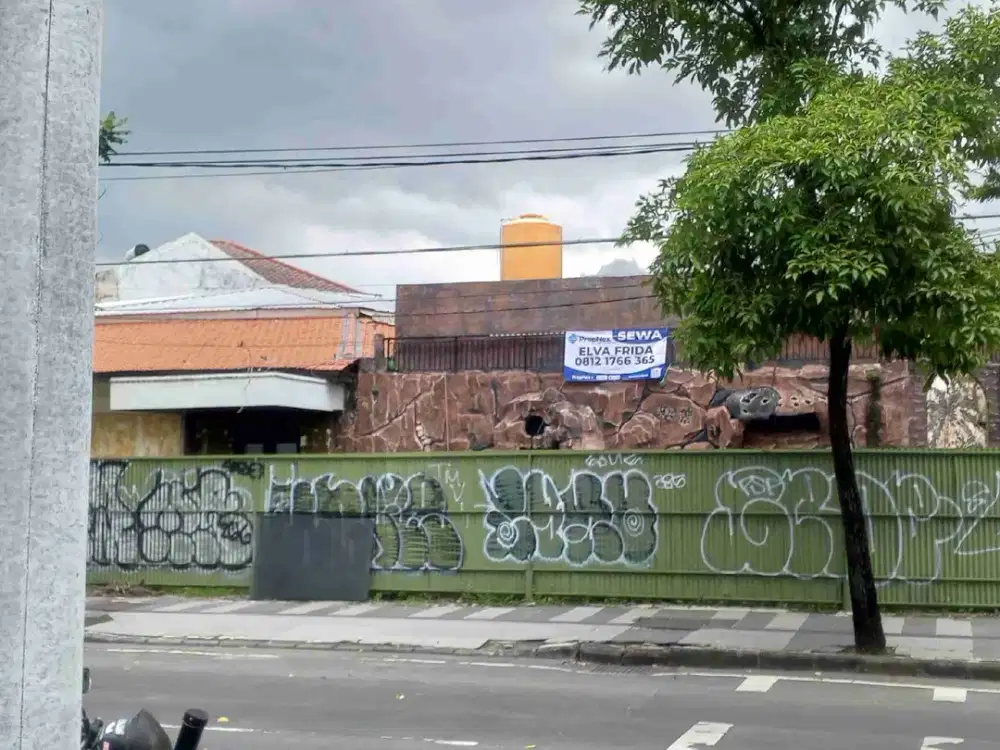 Rumah Hook Disewakan di Jl Kartini Surabaya Pusat