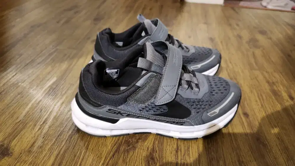 Sepatu anak SKECHERS glide in bekas kondisi like new