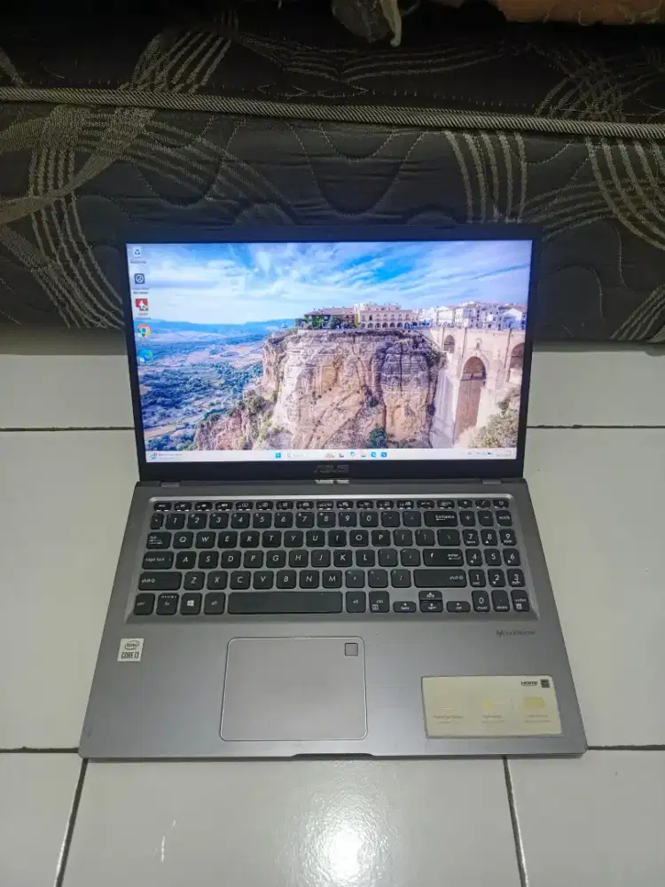 Laptop Asus Vivobook A561J
Proccesor i3 gen 10 Ram 8GB Ssd 512GB NVME