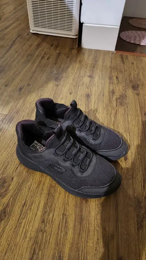 Sepatu SKECHERS anak ukuran 36 slips in bounder boys