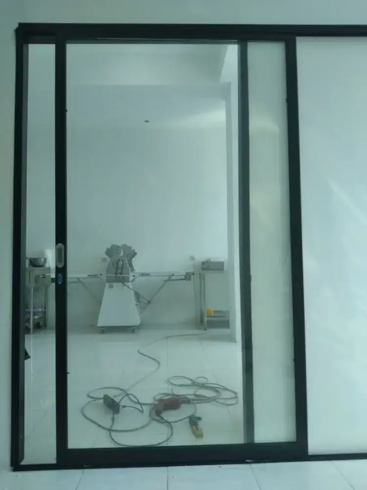 Pintu geser aluminium kaca T210cm L90cm hrg dg pemasangan 2,3 jt C O D