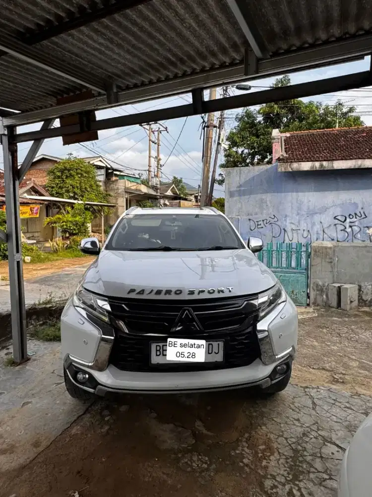 Mitshubishi pajero sport dakar 4x2
Tahun 2018