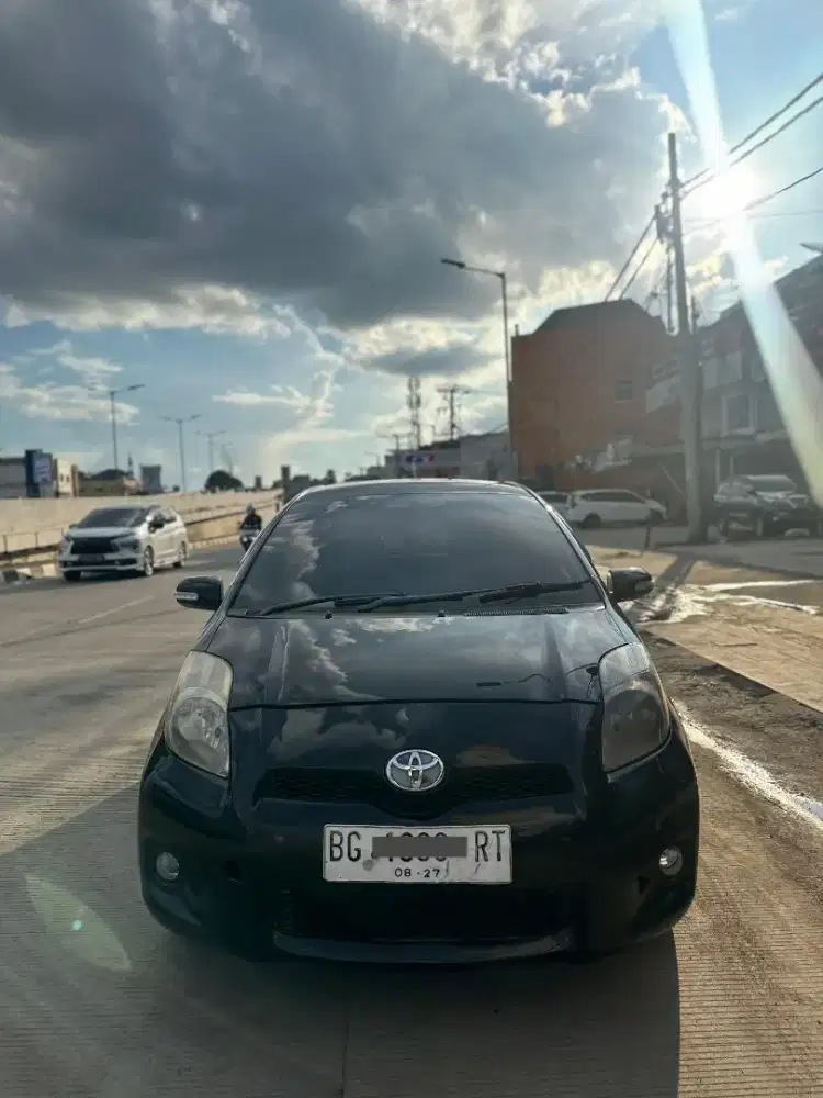 Toyota Yaris E M/T 2012