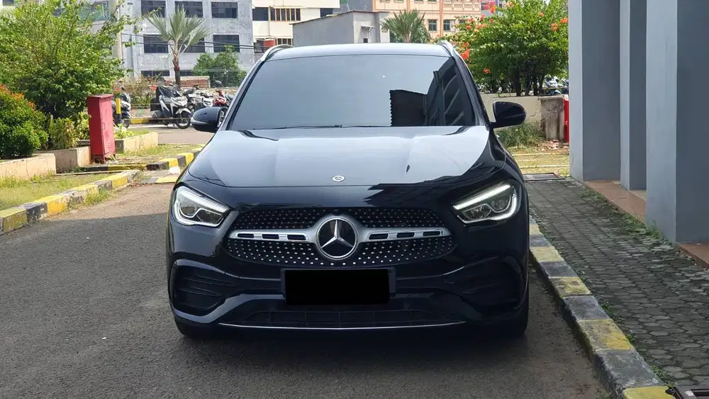Mercedes Benz Mercy GLA200 GLA 200 AMG Line H247 Hitam 2023 Like New
