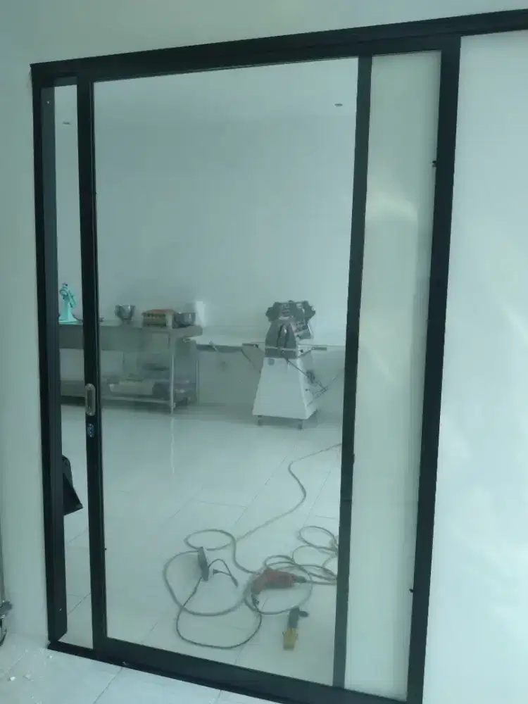 Pintu sliding aluminium kaca T210cm L90cm hrg berikut pasang 2,3 jt