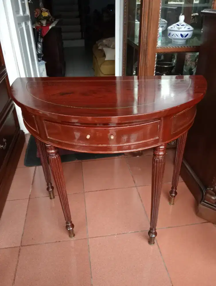Meja consul setengah lingkaran kayu jati