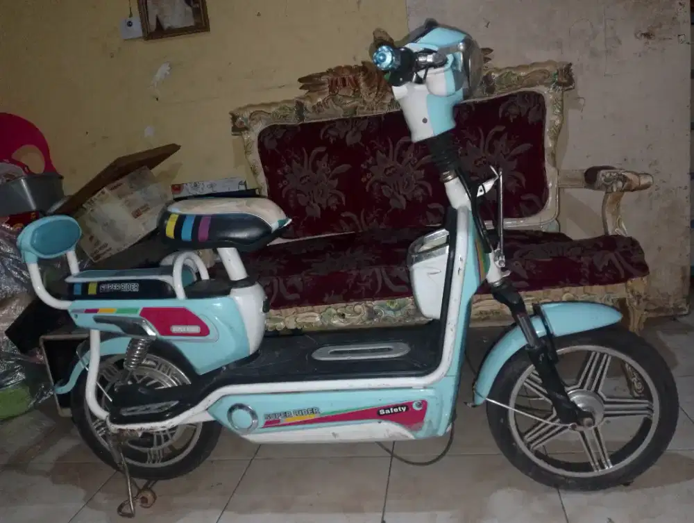 Sepeda listrik selis