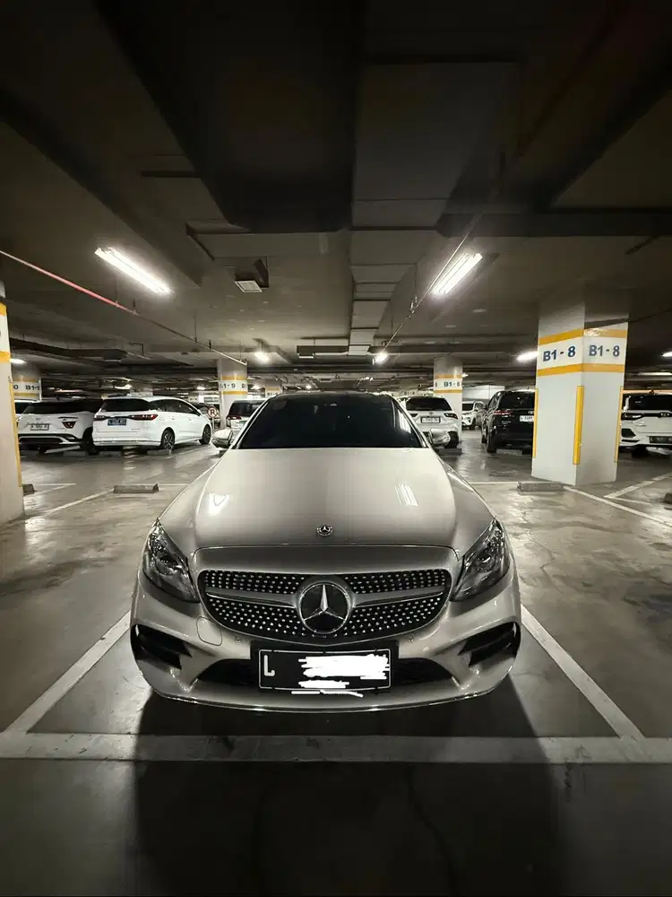 Dijual Mercedes Benz C300 kondisi bagus KM rendah