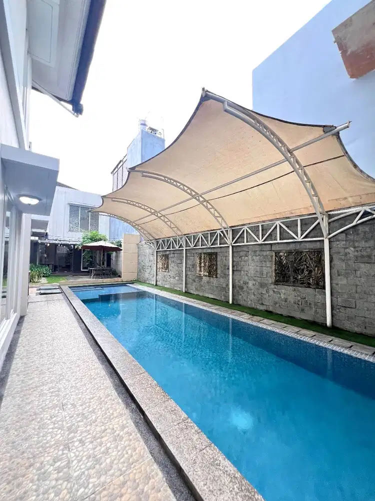 Rumah Mewah dengan Kolam Renang Pribadi di Green Hills Residence