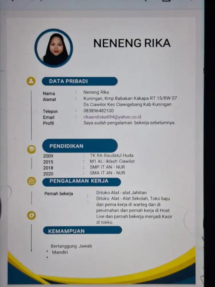 Nyari kerja sebagai art atau rumah makan waiter juga bolh