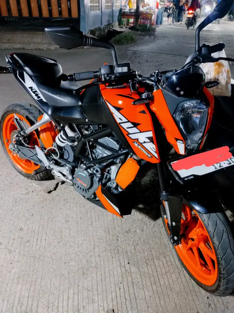 KTM DUKE 200 CC 2018 SUPER RARE LOW KM