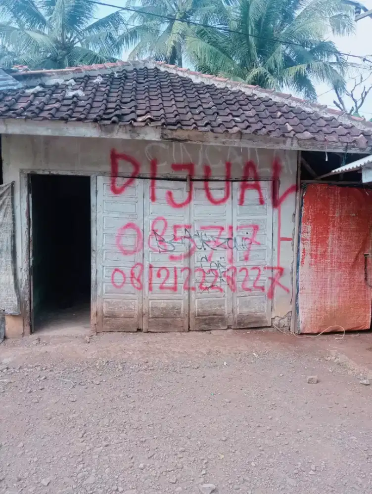 Di jual tanah dan bangunan sedikit buat garasi