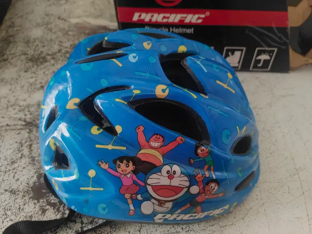Helm sepeda anak-anak Doraemon