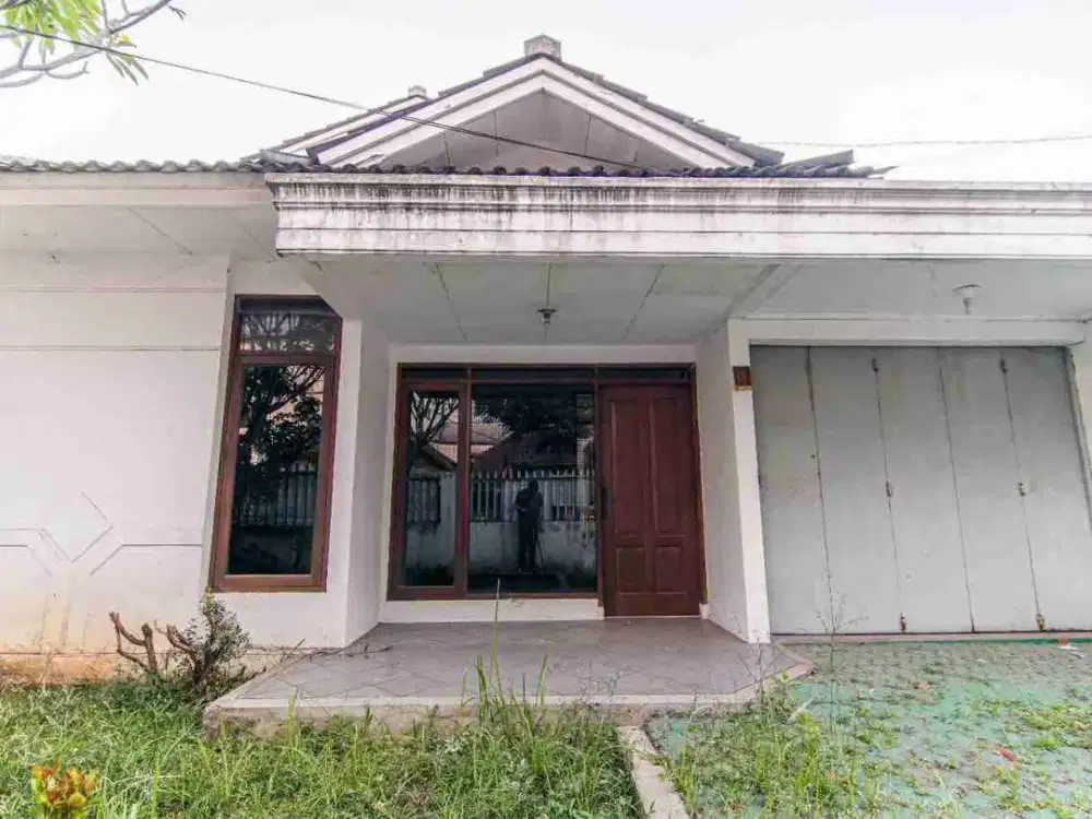 RUMAH LAMA TERAWAT SIAP HUNI SAYAP SUDIRMAN BANDUNG