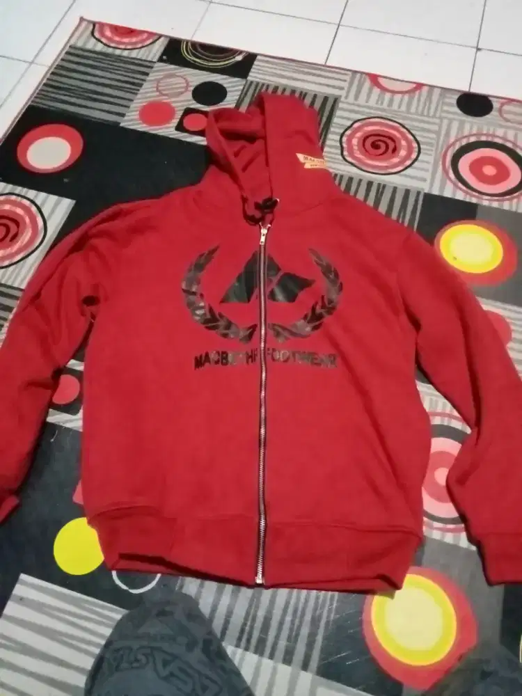 Dijual sweeter merk Macbeth warna merah