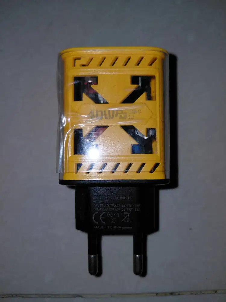 Dijual 1 Charger 40 watt warna kuning + bonus dellcell murah