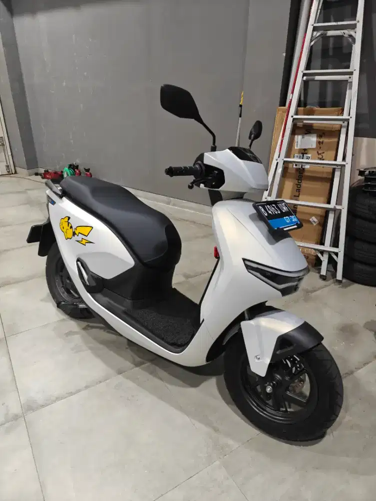 Honda cuv e roadsync 2025 putih motor listrik