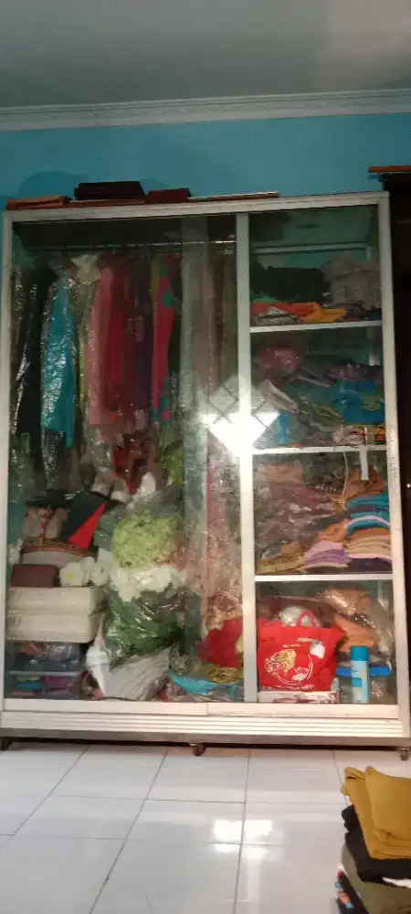 Dijual etalase salon