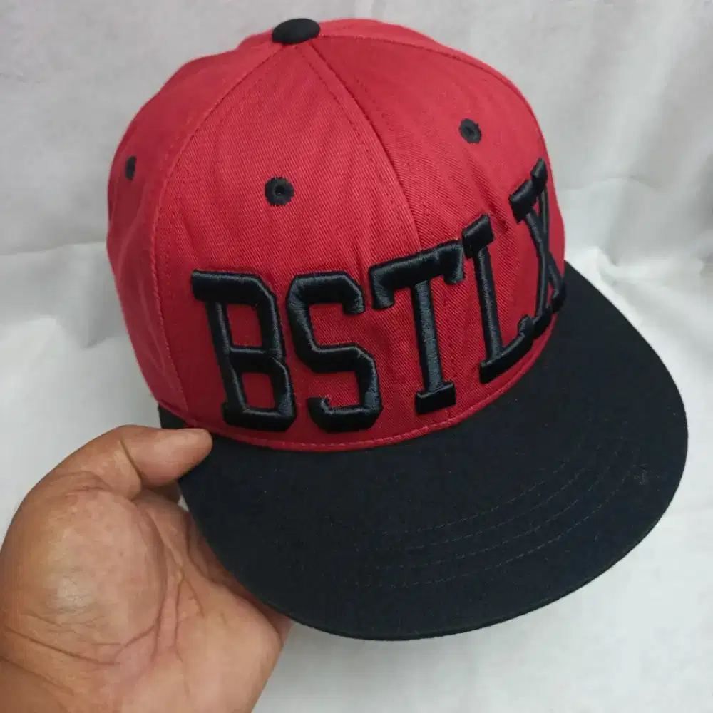 Topi Snapback BSTLX Beyond Style - Merah Hitam Motif Paisley Preloved