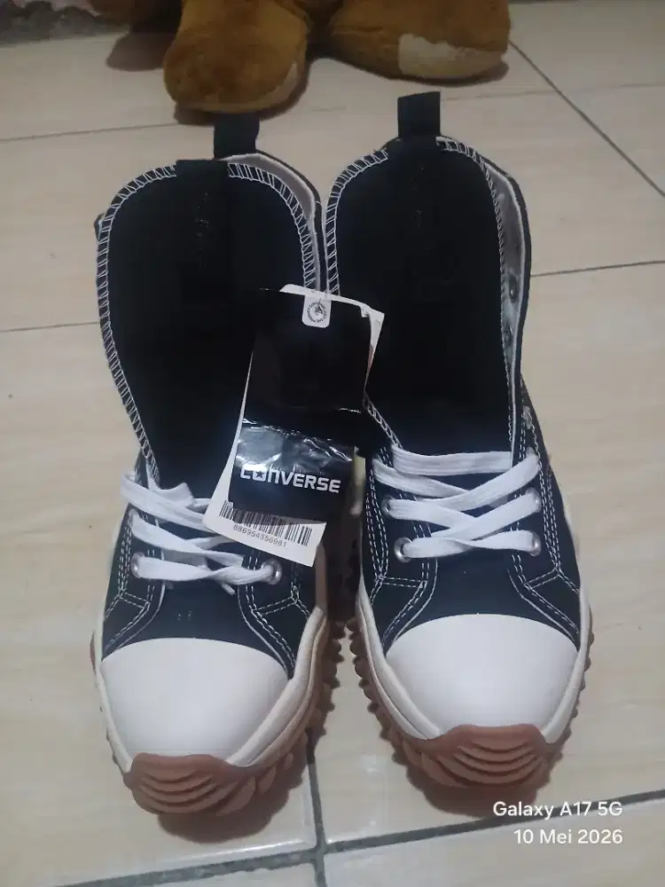 Sepatu converse