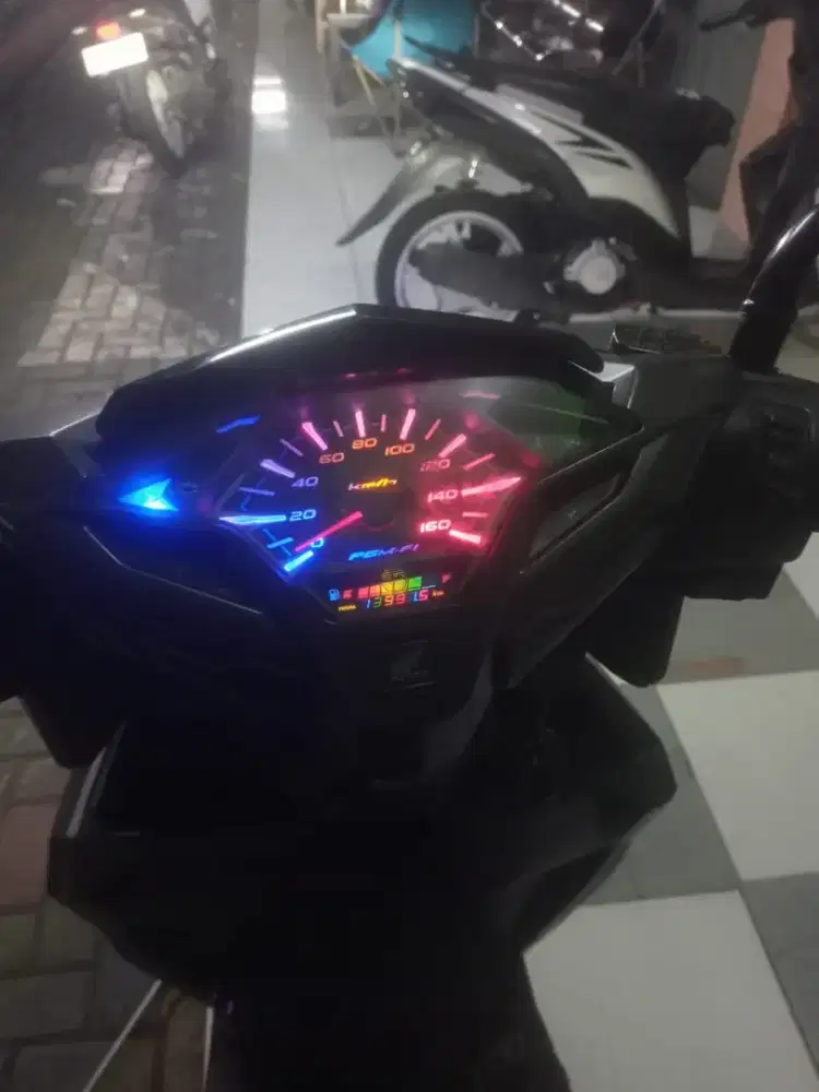 Vario hitam 2016