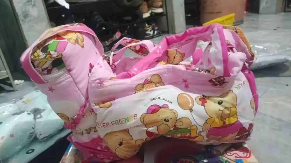 Tas dan guling pink