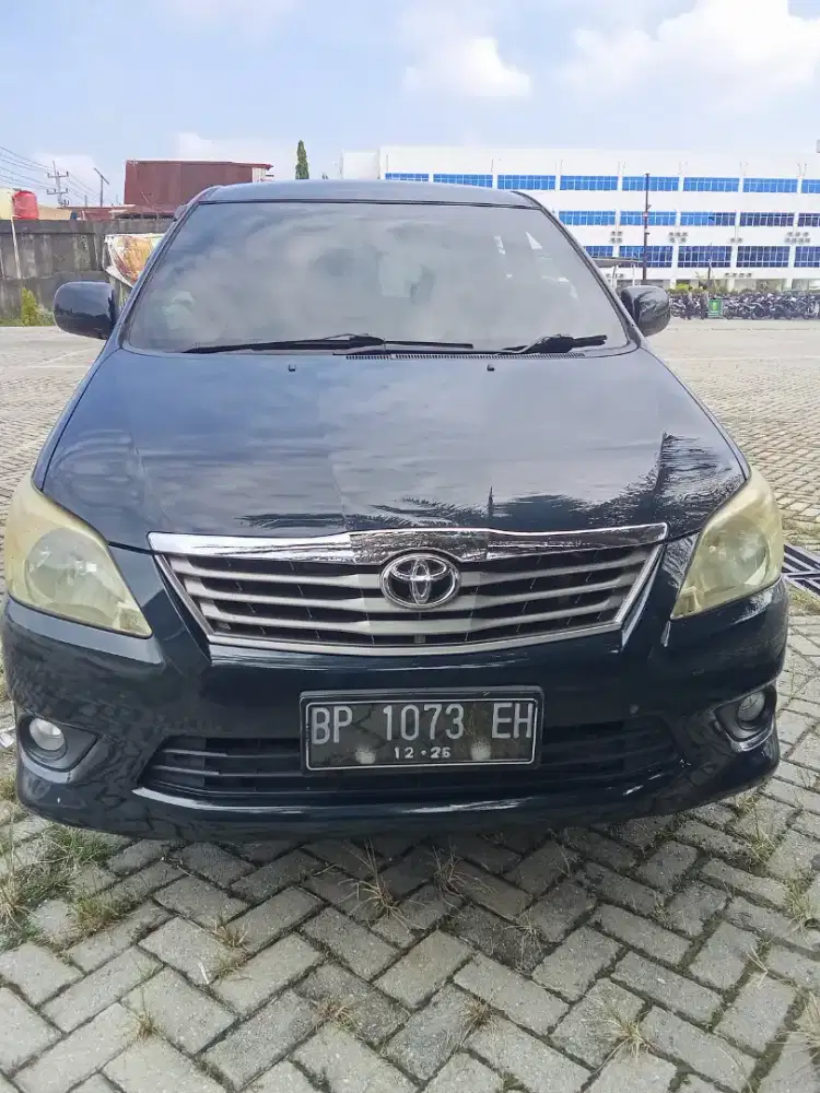 Kijang Innova G 2012