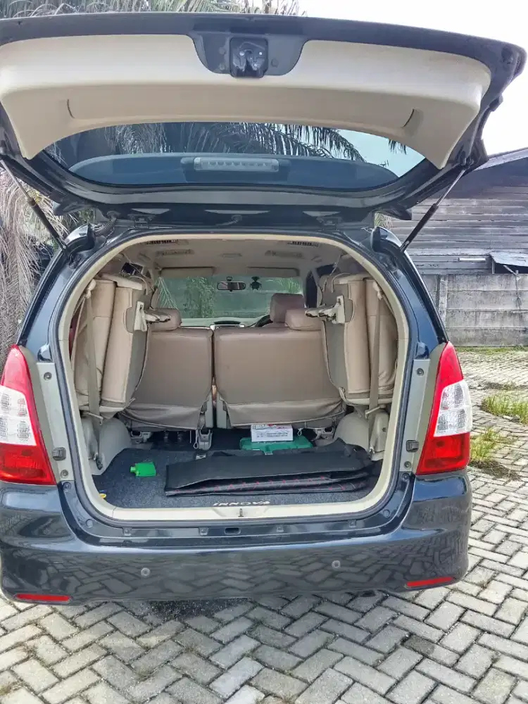 Kijang Innova G 2012