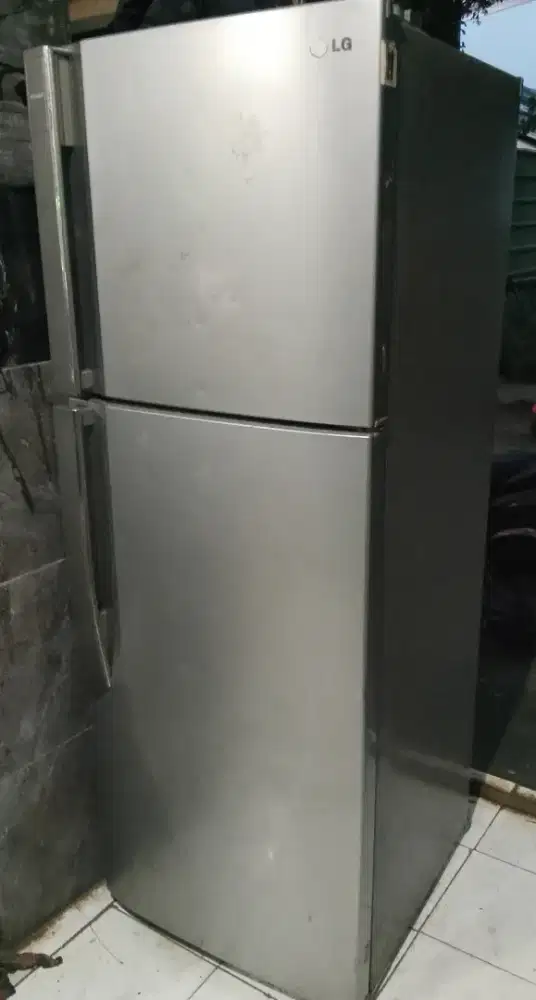 Dijual Murah Kulkas 2 pintu LG Jumbo