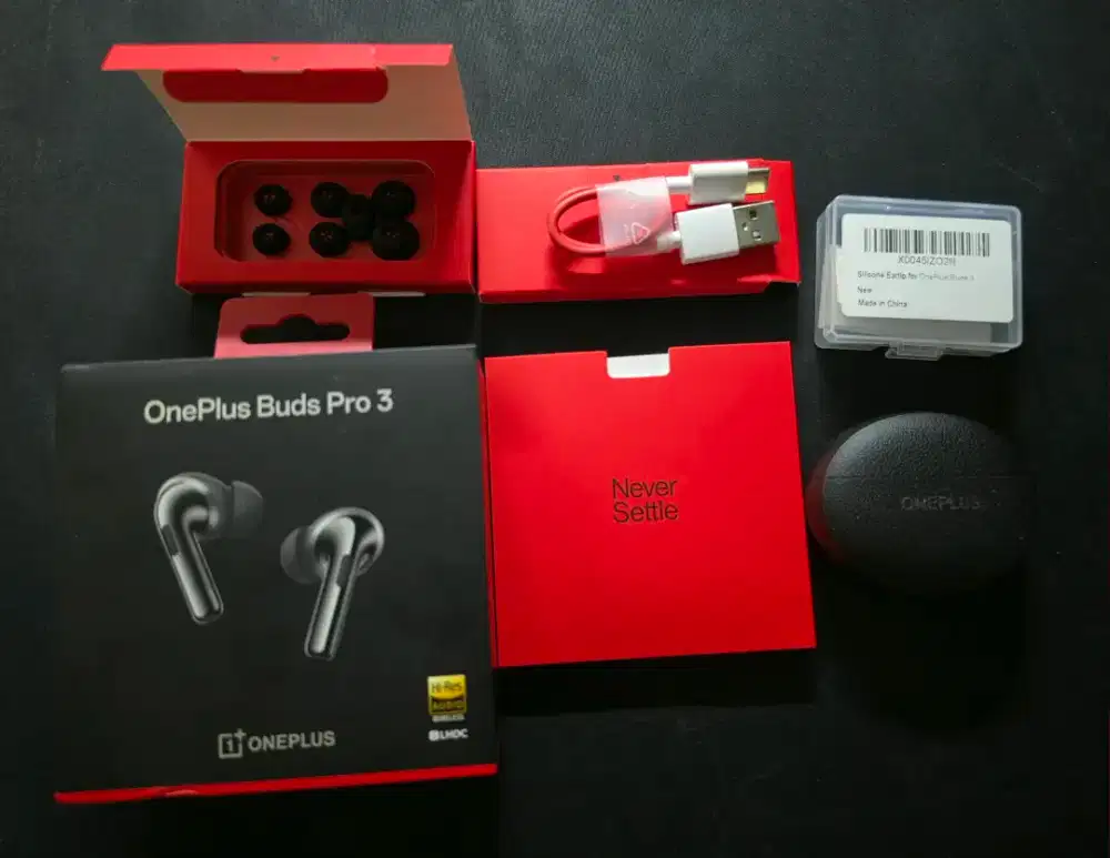 OnePlus Buds Pro 3 Warna Midnight Opus