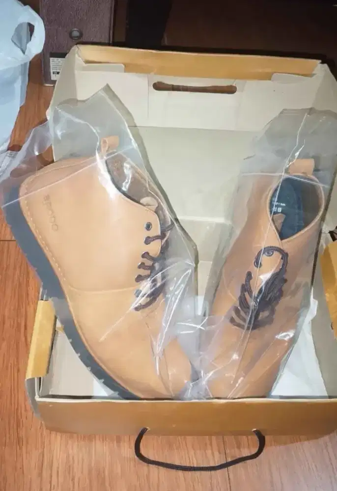 Sepatu Brodo, suede