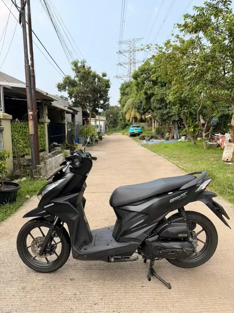 BEAT DELUXE HITAM 2020