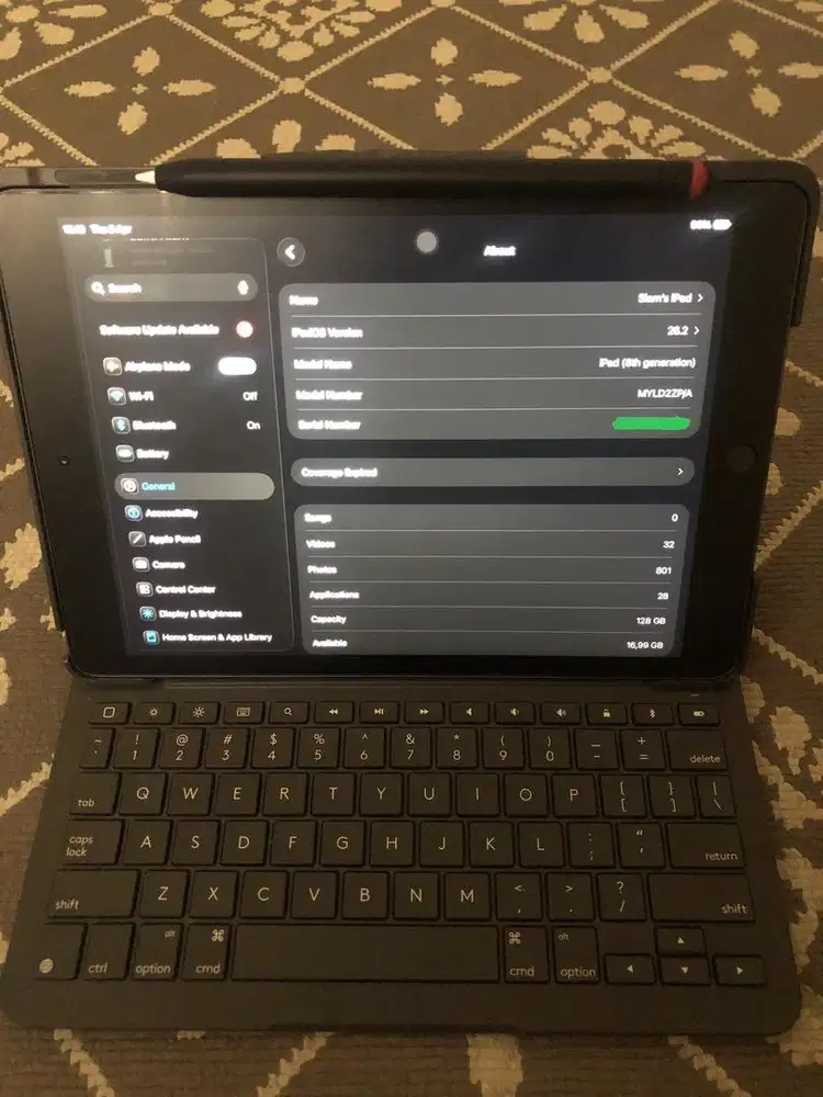 iPad 8 128 GB (Wifi) + Keyboard Logitech Slim Folio + Stylus Goojodoq