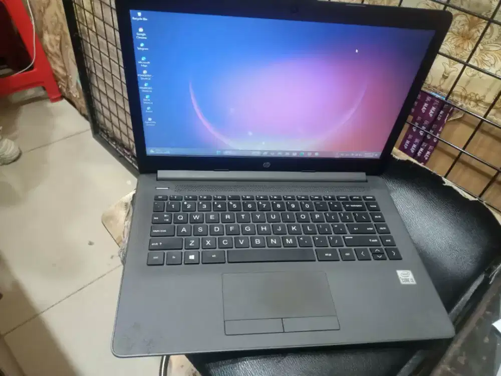 Lactop hp 250 G7 gen 10 ram 4 Ssd 256 unit sm charger+tas
