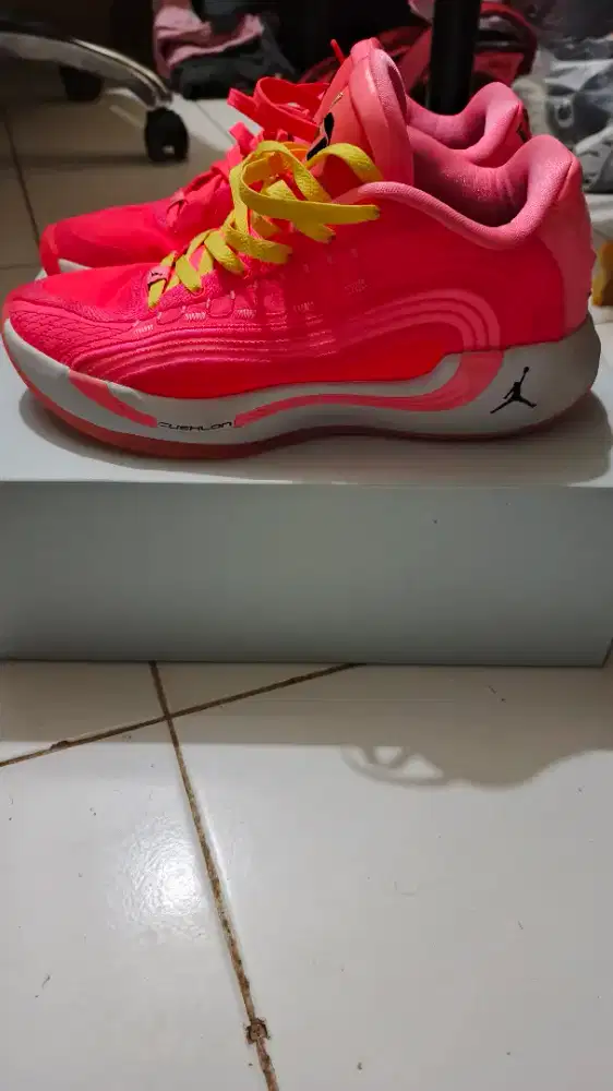 Sepatu basket luka 4