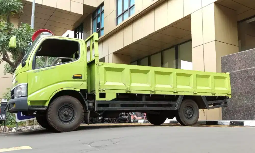 Hino Dutro 110SDL engkel long 2012 bak triway 4,4m bagus siap kerja