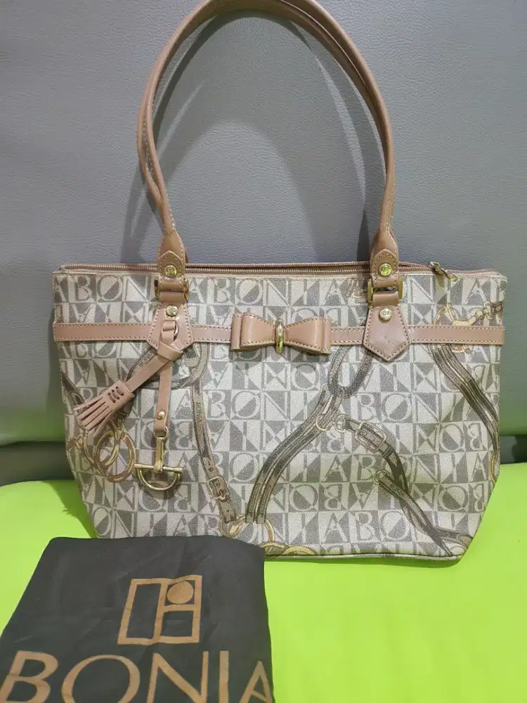 Tas bonia limited edition ( rare item )