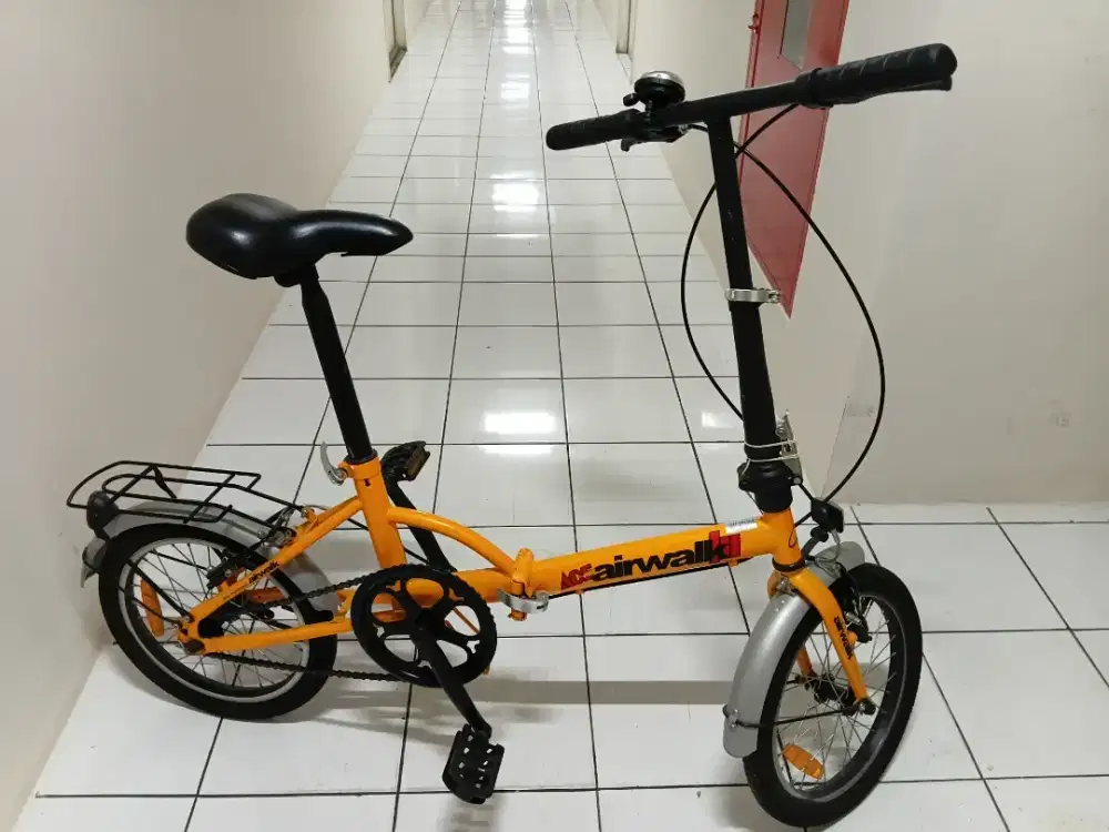 Sepeda lipat Kuning ace